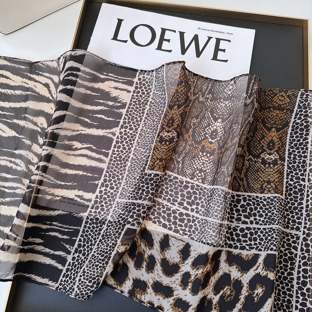 Leopard Small Long Silk Scarf  - Ascot Neck Scarf บทวิจารณ์และราคา