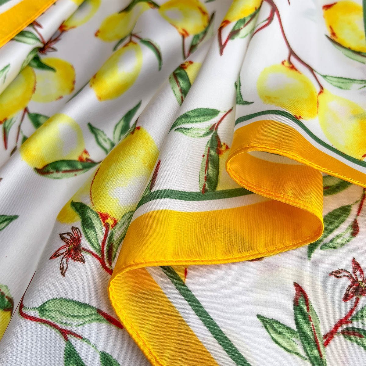 2025 New Yellow Lemon Print Sq - Ascot Neck Scarf บทวิจารณ์และราคา